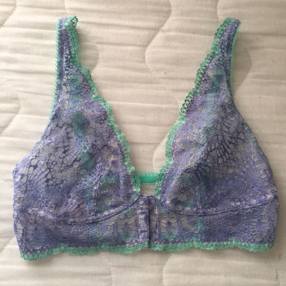 VICTORIA’S SECRET Lace Bralette - Size: S/P